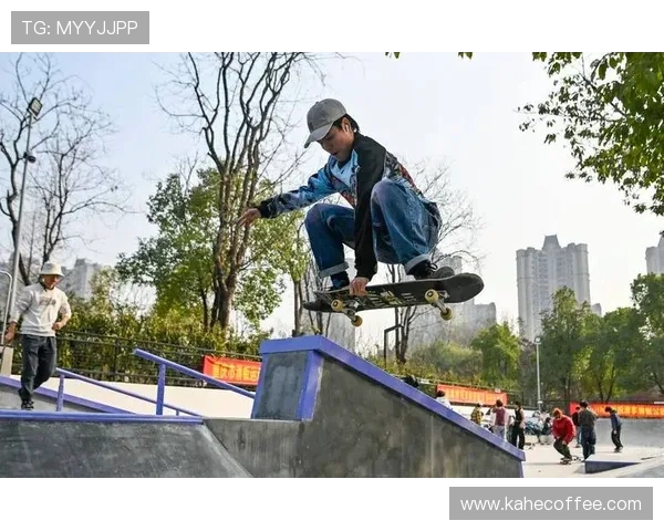 重庆滑板队全面革新策略解析与整体压制能力提升探讨